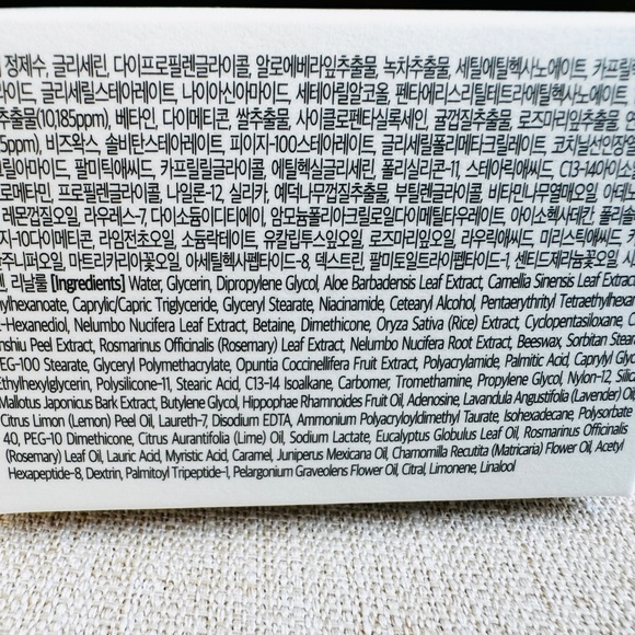 The Pure Lotus Jeju Lotus Leaf Revitalizing Cream. Korean Skincare - Picture 12 of 12